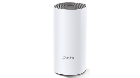 De TP-Link Deco P9, een wit, cilindervormig mesh wifi-systeem met een subtiele LED-indicator aan de bovenkant, staat tegen een witte achtergrond. Dit apparaat combineert wifi en powerline-technologie voor een stabiele en uitgebreide dekking in huis.